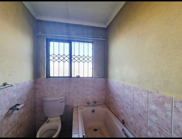 2 BEDROOM HOUSE FOR SALE IN NGWELEZANA